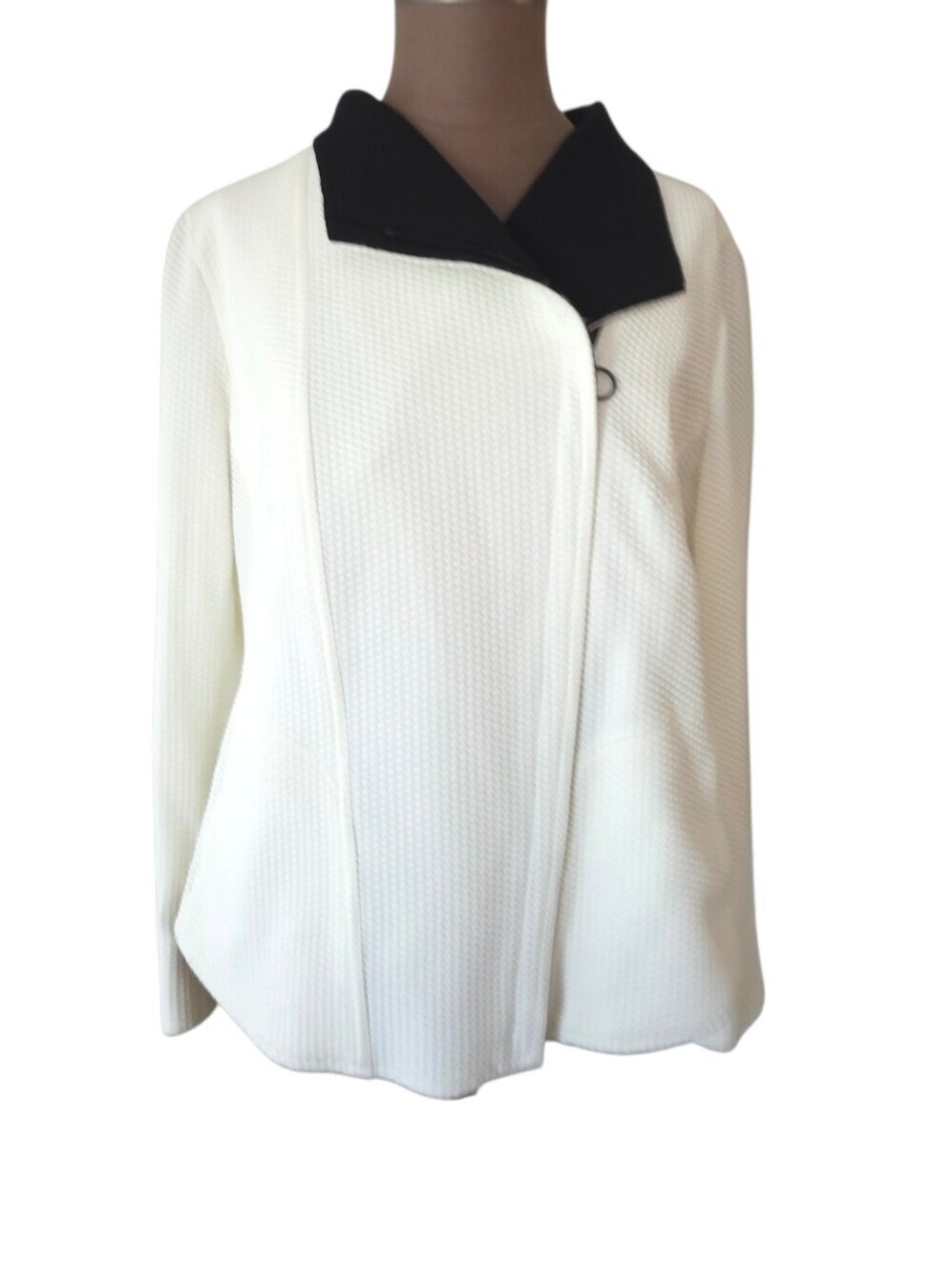 NWT Akris Punto Cream / Black‎ Textured Jacket in women’s Size 14